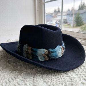 Vintage Betmar New York Wool Fedora Hat w/ Feather Band – Small 21.5”